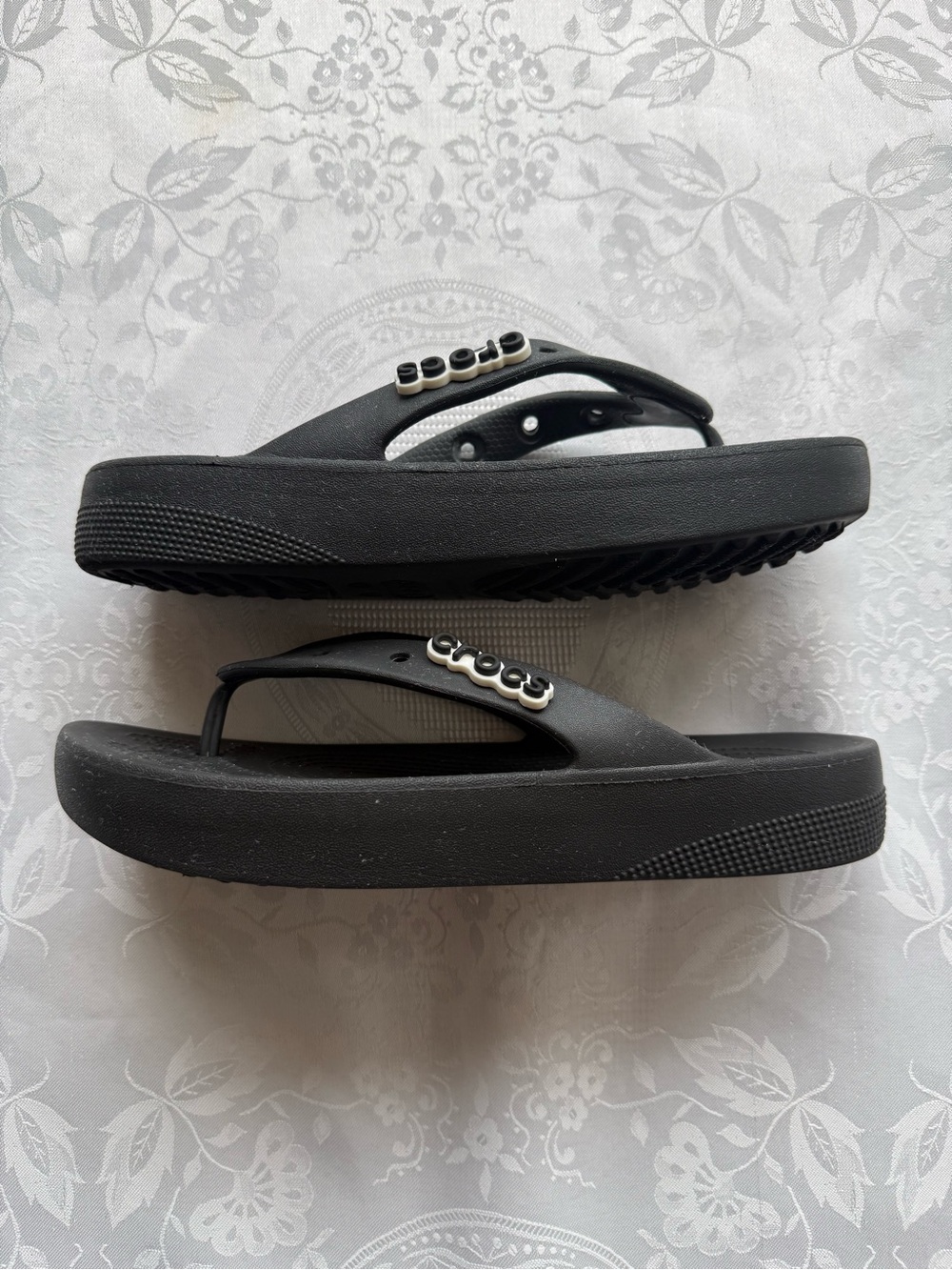 Crocs Classic Black Platform Women's Size 9 Flip Flop Sandals Slip-On Shoes